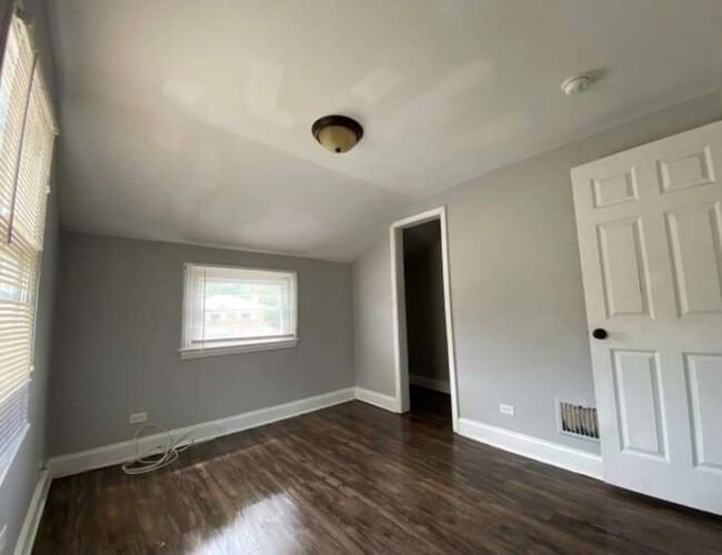 9842 S Calhoun Ave