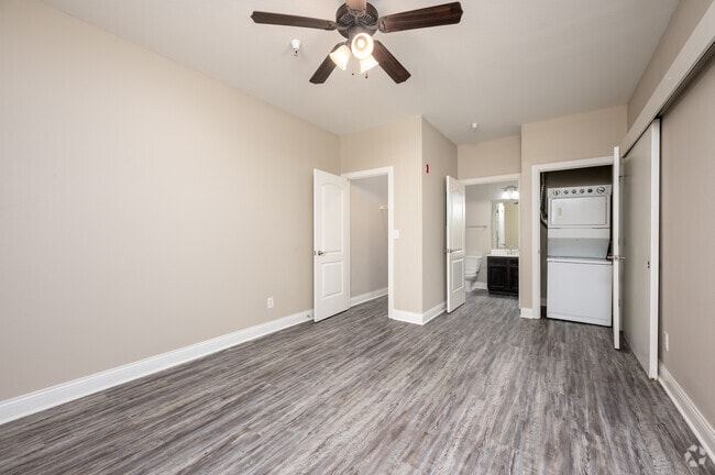 1BR, 1BA - 600SF - Bedroom