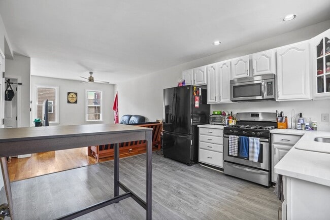 Photo - 140 D St Unit 2