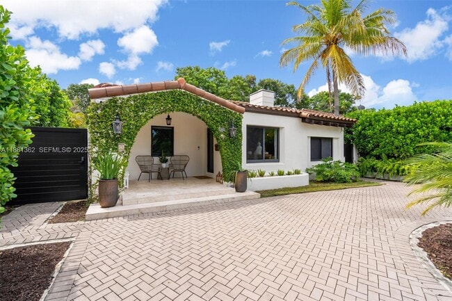 Building Photo - 1642 SW 16th St