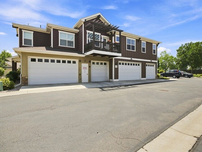Building Photo - 5851 Dripping Rock Ln Unit B201