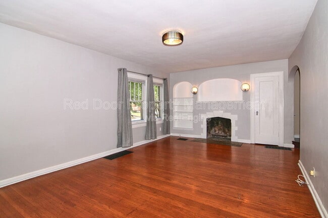 Photo - 6055 Central Ave