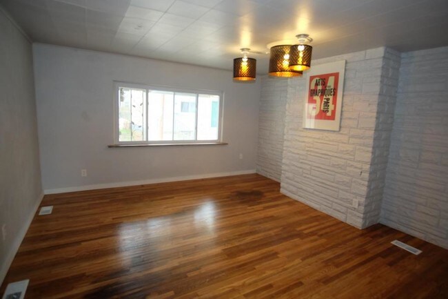 Photo - 3814 Howley St