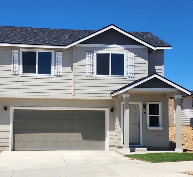 Building Photo - New Construction 3 Bedroom Townhome-Style Duplex – Modern Living in Madras