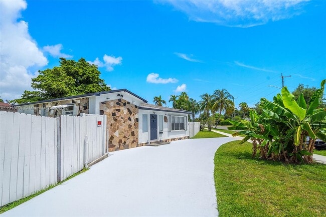 Photo - 600 SW 10th St