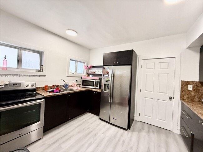 Photo - 597 NW 69th St