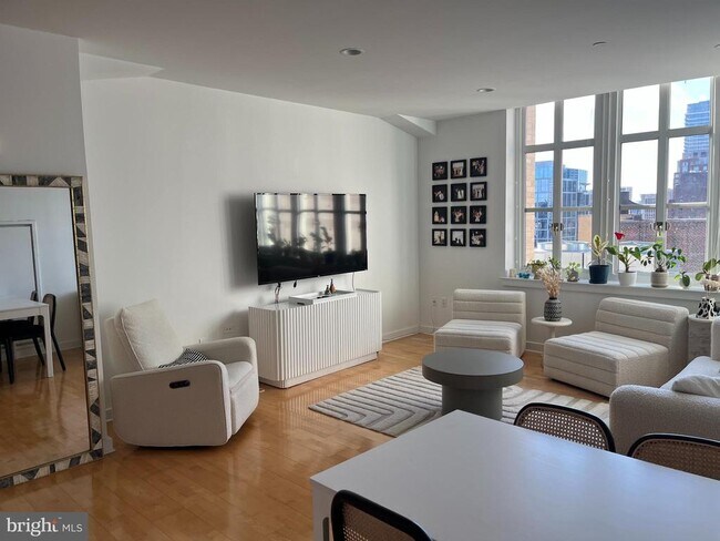 Photo - 111 S 15th St Unidad 2312