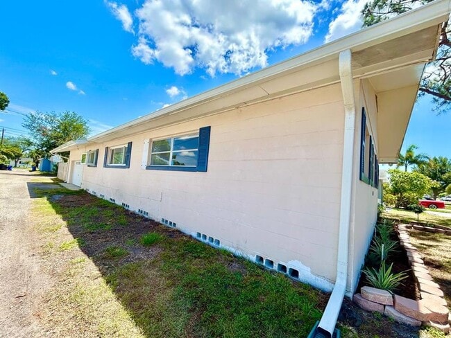 Photo - 631 45th Ave N