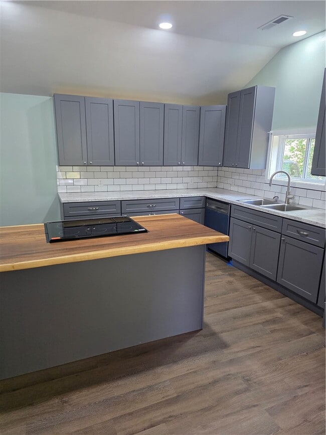 Photo - 112 Simmons St