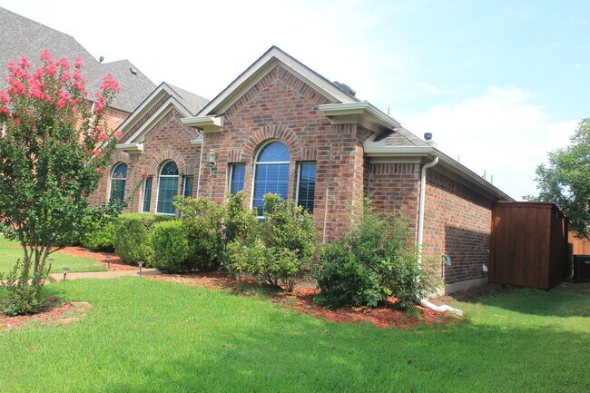 Photo - 9424 Woodhurst Dr