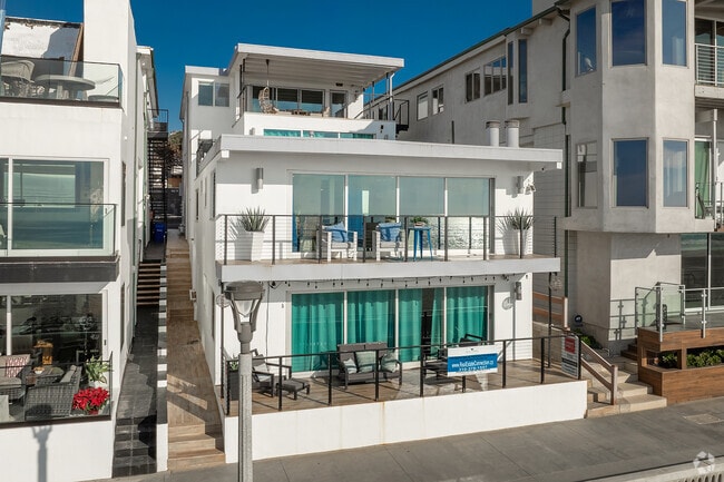 2208 The Strand