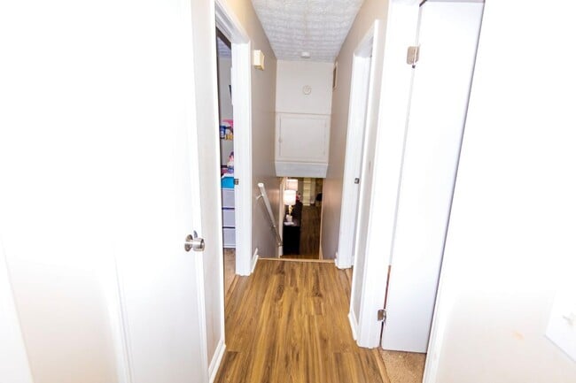 Photo - 917 Chartley Dr SW