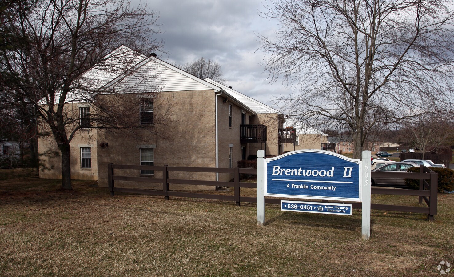 Brentwood Apartments - Brentwood Apartments