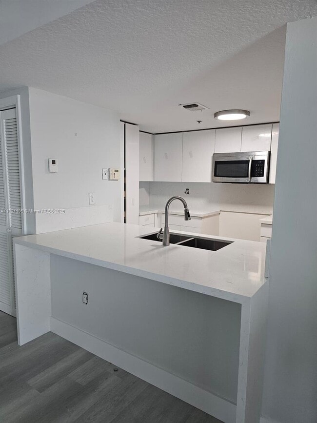 Building Photo - 1650 Coral Wy Unit 512