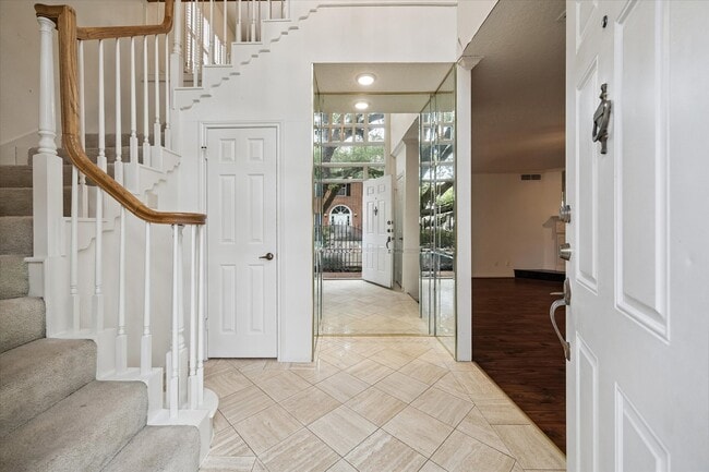 Building Photo - 2125 Bering Dr Unit 2125