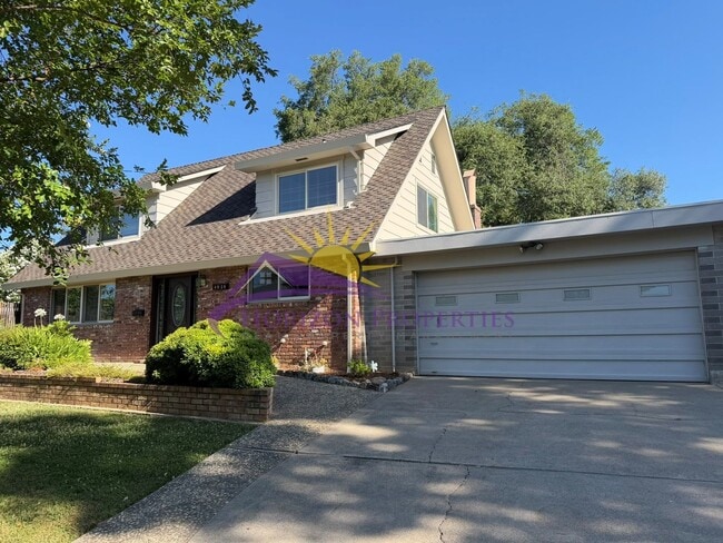 Building Photo - 3 Bed 2.5 Bath 2,027 sqft Fair Oaks Home with bonus office