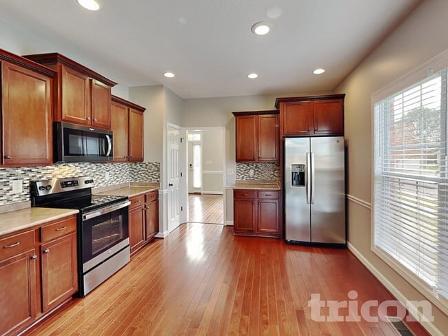 Photo - 935 Willow Circle