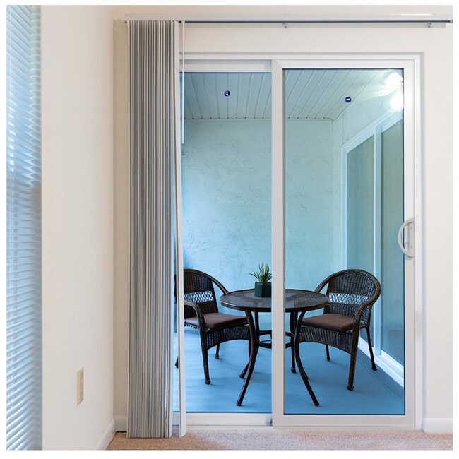 1/1 patio - Creekwood Apartments