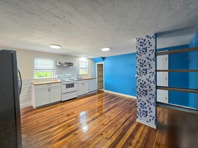 Photo - 717 Main St Apartment Unit 1R