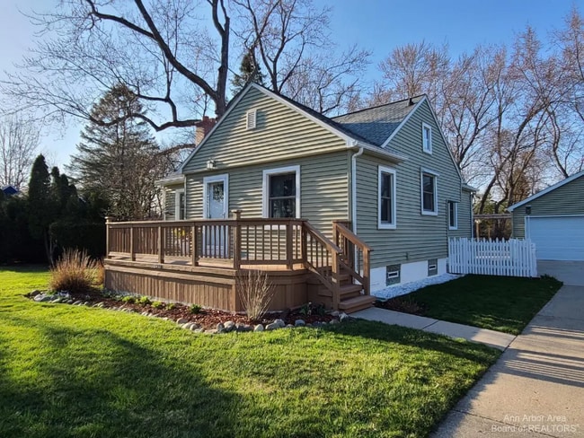 Photo - 2432 Burns Ave