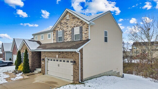 Photo - 430 Rockcrest Way