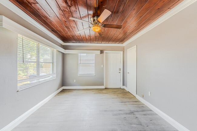 Photo - 112 W 34th St Unit 2