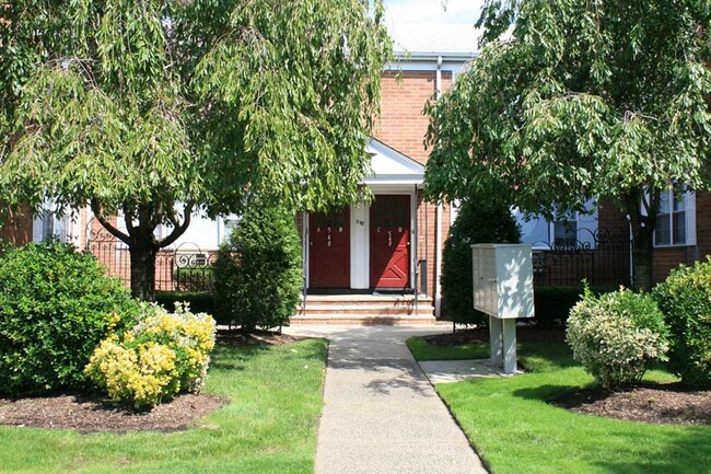 Building Photo - Briarwood Commons Rental