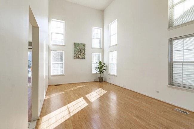 Photo - 1357 Newport St