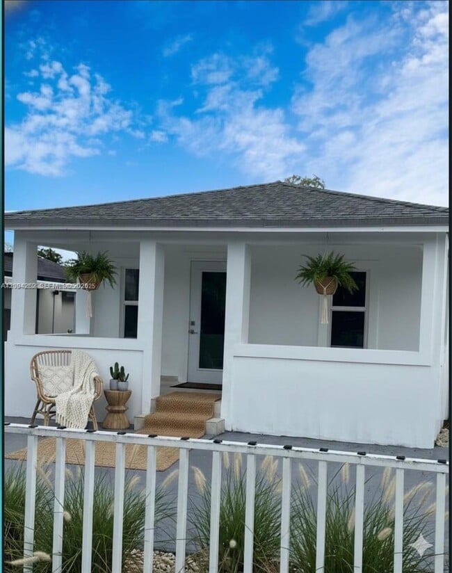 81 NW 44th St Unit 1