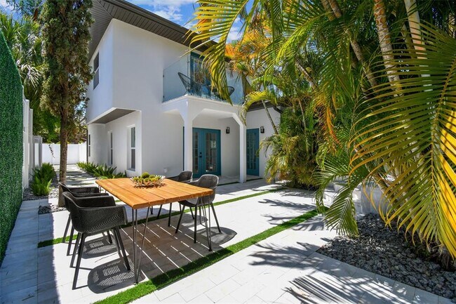 Photo - 110 28th Ave N