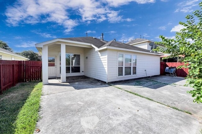 Building Photo - 19454 Plantation Cove Ln