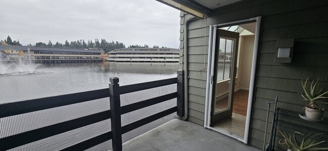 Building Photo - 7 Lake Bellevue Dr Unit 108 - 1