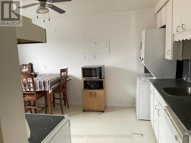 Photo - 482 Vernon Ave