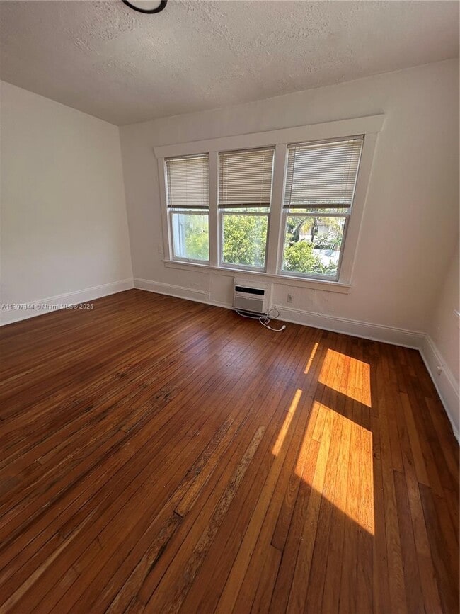 Photo - 529 NE 66th St Unidad 8