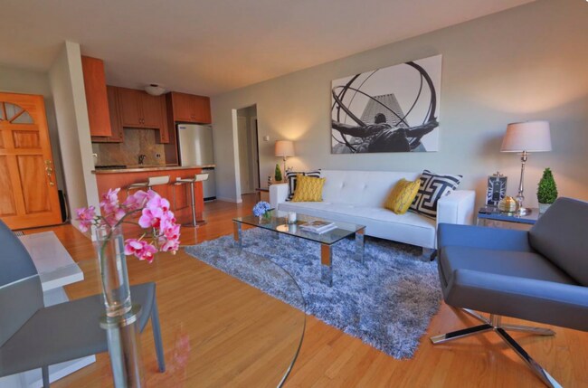 Photo - Come see this Noe hill Gem! Beautifully fu...