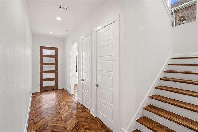 Photo - 907 St George Pl