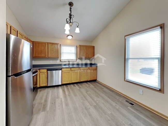 Photo - 9200 Strawser St