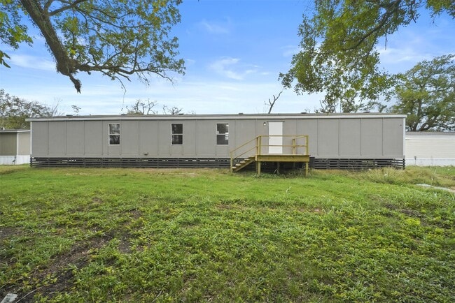 Photo - 113 Country Oaks St