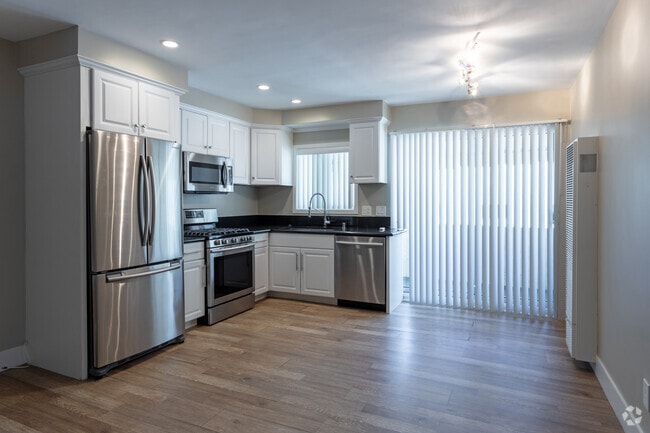 1HAB, 1BA - 700 ft² - 12222-12226 Ohio Ave