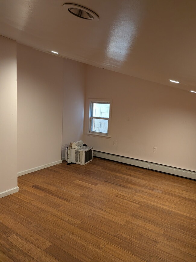 Photo - 4413 65th St