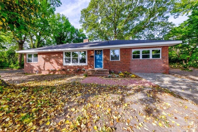 Building Photo - Remodeled 3BR/2BA House in the Heart of Gr...