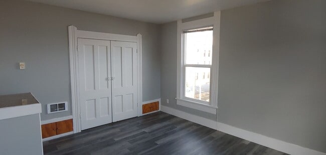 Building Photo - Taylor Place (Corporate) Unit Taylor Place Apartments