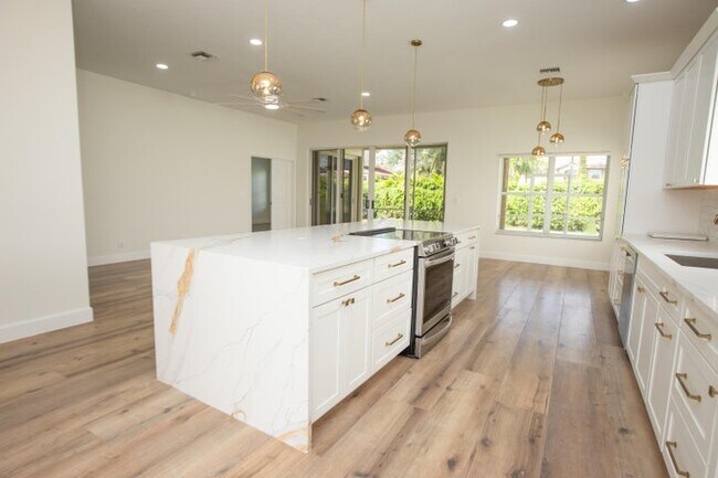 Photo - 10881 La Salinas Cir