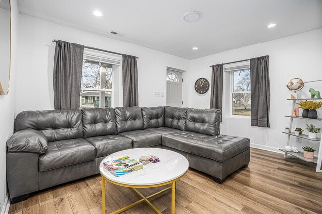 Photo - 2549 Columbia Ave Unit ID1332865P