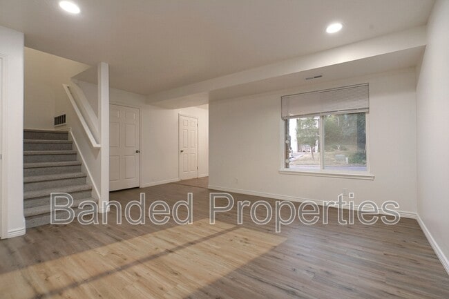 Photo - 325 E Mill St S