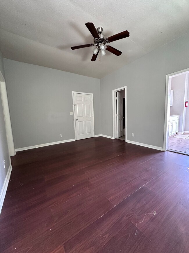 Photo - 910 37th St Unidad 4