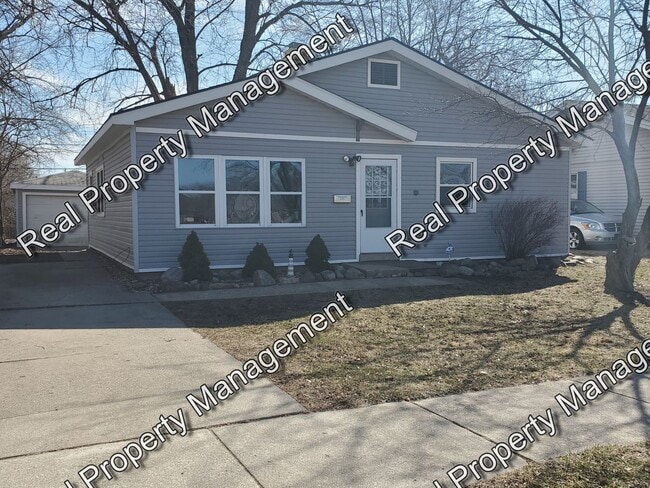 Building Photo - Updated Hessville 3 Bedroom Ranch