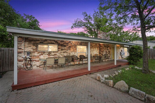 602 W Grady Dr
