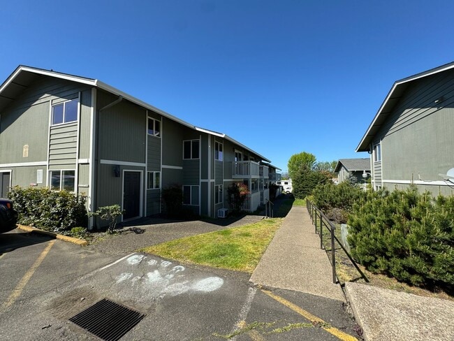 Photo - 2 Bedroom Upstairs apartment For Rent Loca...