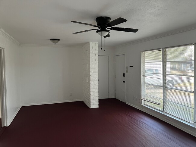 Photo - 1306 Scarborough Ln